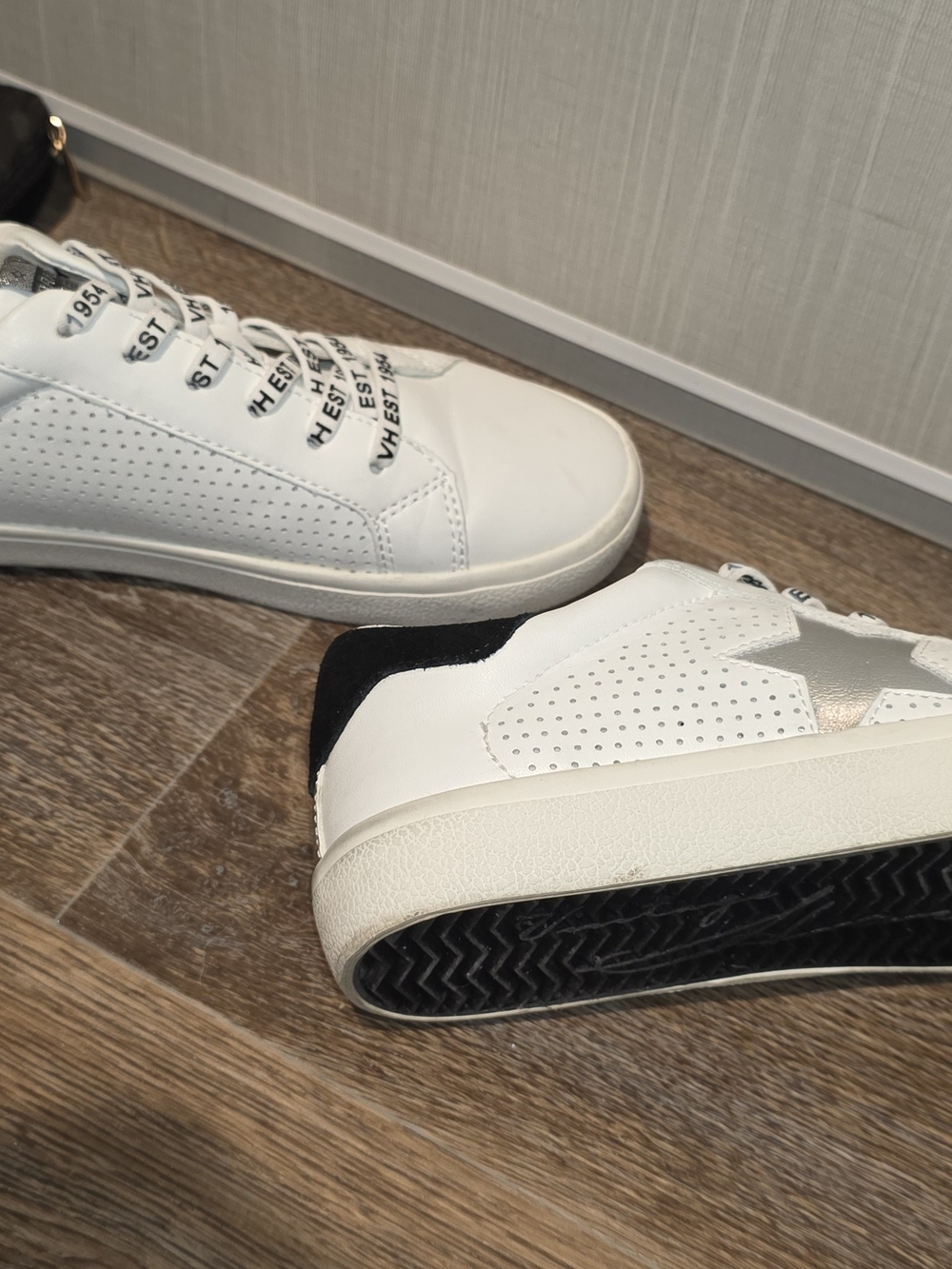 Vintage Havana Sneakers. Whit With Silver Star 7.5